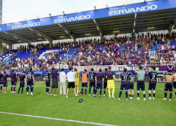 La plantilla se despidió de Ipurua con la esperanza de volver en dos semanas.