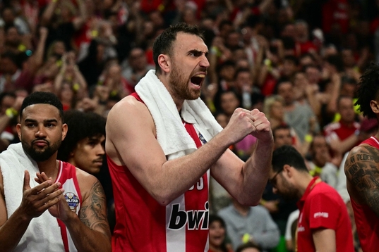 Euforia en la cara de Nikola Milutinov, exultante como el OAKA por entero por el triunfo de Olympiacos.
