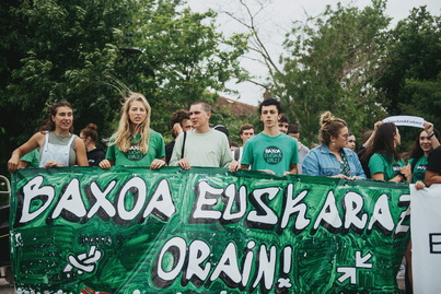 Etxepare lizeoko ikasleen mobilizazio bat baxoa euskaraz egin ahal izatea galdetzeko. (artxiboko irudia)