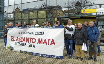 Imagen de archivo de una concentración organizada por Asviamie en Donostia.