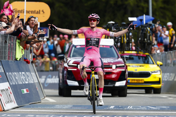 Jonas Vingegaardek laugarren garaipena ospatu du aurtengo Giroan.