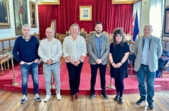 Componentes del Gobierno municipal del PSE tras aprobar las cuentas en marzo.