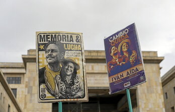 Carteles a favor de los candidatos del PH , Iván Cepeda y Aida Quilcué, en el cierre en la plaza de Simón Bolívar de Bogotá.