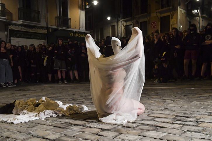 Autodefentsa feministaren alde Iruñean egindako mobilizazio baten irudia.