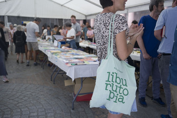 Liburu Azokako giroa, larunbat honetan Literaturian, Zarautzen.