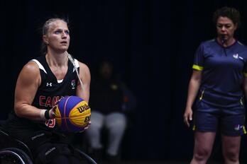 Kady Dandeneau, en un partido con el Bidaideak.