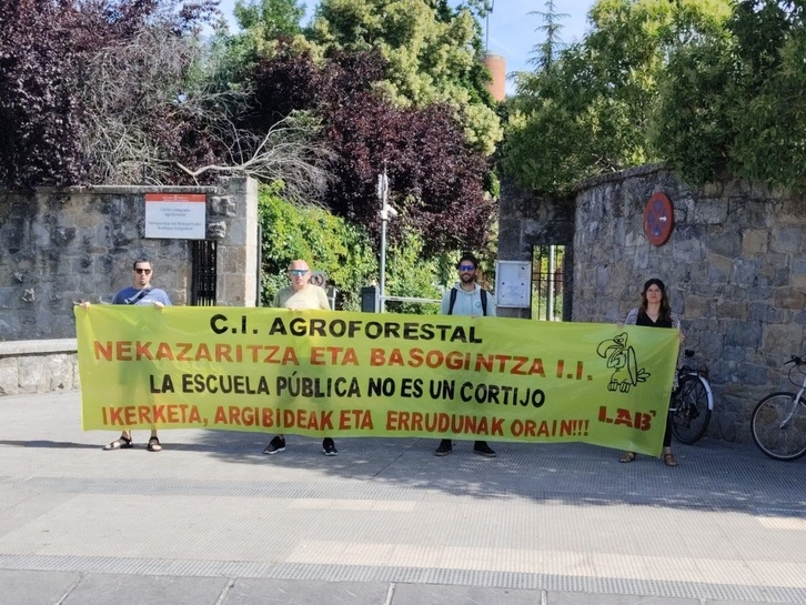El personal del Centro Integrado Agroforestal de Iruñea exige investigación y explicaciones.