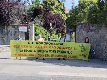 El personal del Centro Integrado Agroforestal de Iruñea exige investigación y explicaciones.