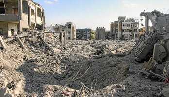 Entre otras localidades del sur de Líbano, Israel atacó ayer Burj al-Chamali, cerca de Tiro.