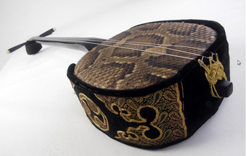 Sanshin instrumentua