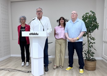 Berta Arizkuren, Joseba Asiron, Ainara González y Alfredo Arruiz, en la presentación de la propuesta de EH Bildu para Erripagaña.