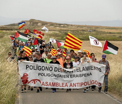 Marcha hacía el polígono de las Bardenas, en 2025.