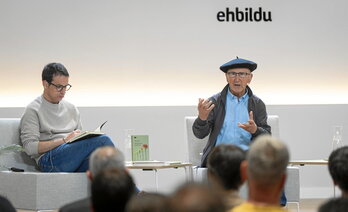 Pello Otxandiano eta Tasio Erkizia Gasteizko solasaldian.