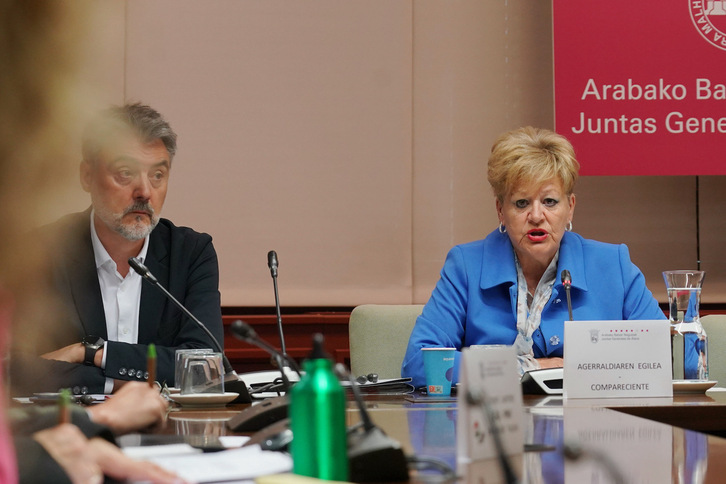 La diputada Ana del Val durante su intervención en la comisión.