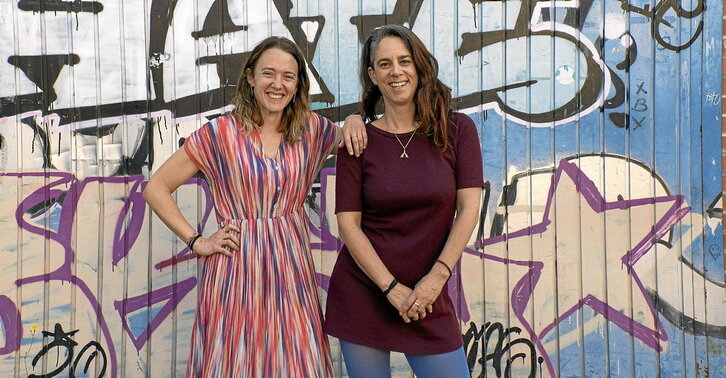 Edurne Redín, Directora de la Red Navarra de Lucha contra la Pobreza y Exclusión Social, junto a June San Millán, portavoz de REAS Nafarroa