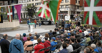 Maria del Riok eta Arnaldo Otegik hitz egin dute Bilboko ekitaldi politikoan.