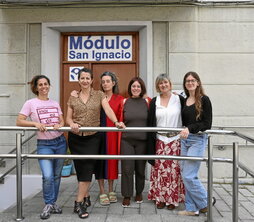 Ane Navarro, Carmen García, Laura Elezkano, Iraide Valdés, Olga Herrera y Naiara Ibañez, ante el módulo.