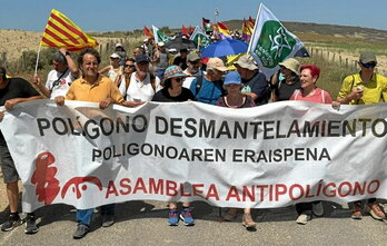 Marcha para reclamar el desmantelamiento del polígono de tiro de las Bardenas.