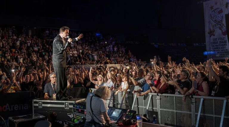 Chris Isaak, 2023an Bilbon egon zenean.