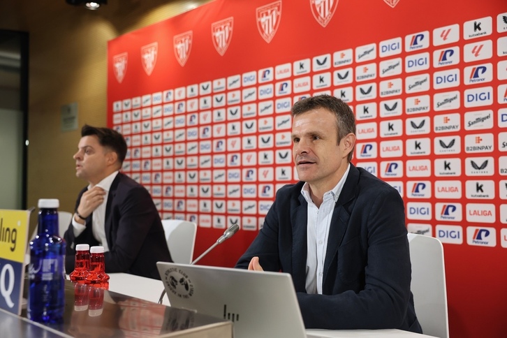 Uriarte, acompañado de Mikel González, en el balance de final de temporada.