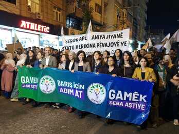 DEM alderdiak, PPKren adierazpen historikoaren urteurrenean, mobilizazioak deitu zituen Turkiaren mendeko Kurdistango hiri nagusietan eta Istanbulen eta Ankaran.