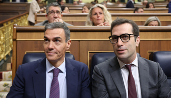 Sánchez y Cuerpo, ministro de Economía, en la sesión de este miércoles.