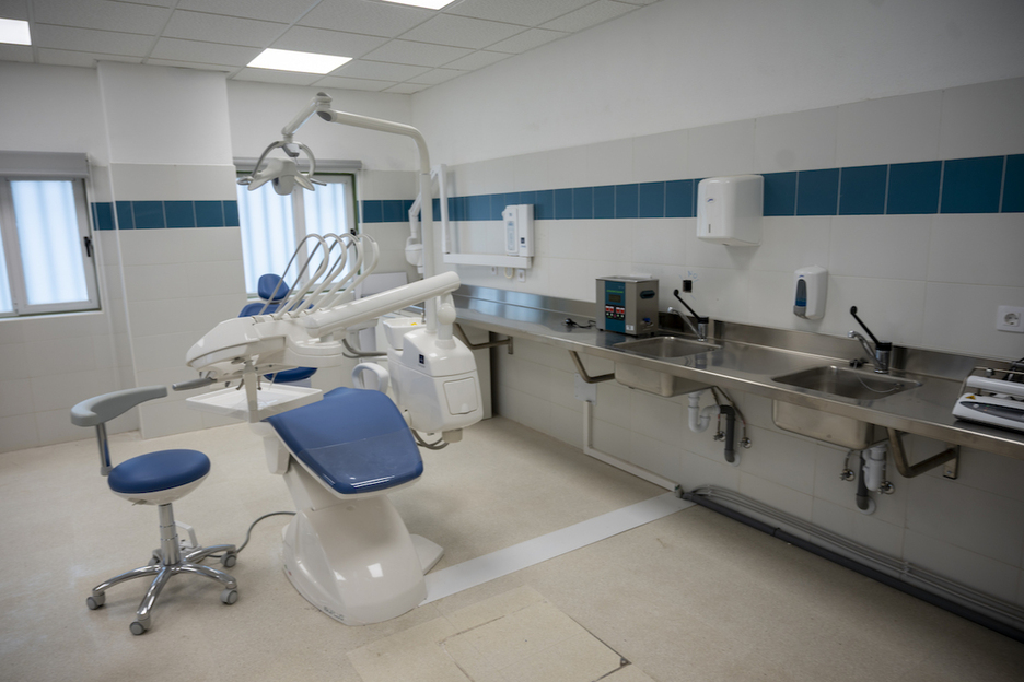 Anbulategiako geletako bat, dentistarena.