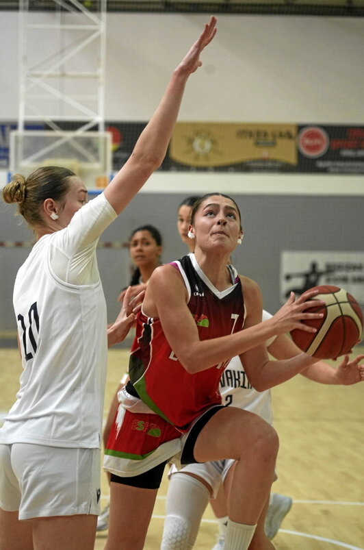 Alazne Canalesek 22 puntu pilatu zituen Zarautzen.