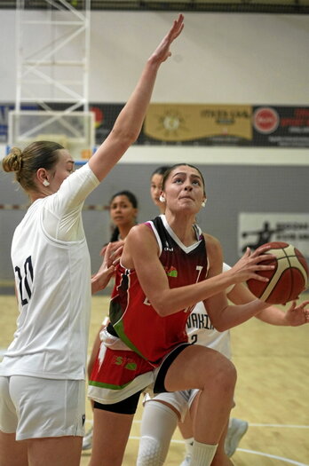 Alazne Canalesek 22 puntu pilatu zituen Zarautzen.
