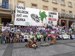 Atzoko ekitaldira bertaratuek AHTren kontrako borrokaren aniztasuna erakutsi zuten.