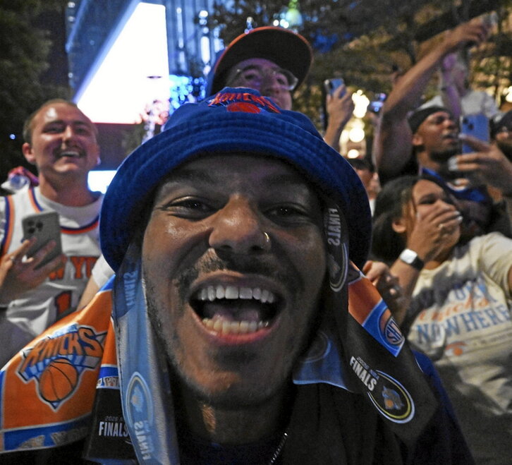 Locura en Nueva York con el anillo de los Knicks.