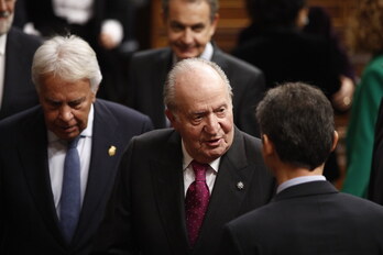El rey emérito español, junto a los dos expresidentes españoles por el PSOE: Felipe González y José Luis Rodríguez Zapatero.