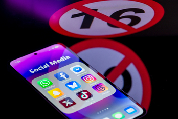 La prohibición de redes sociales a menores de 16 años en el Estado español está pendiente de la ley en curso.