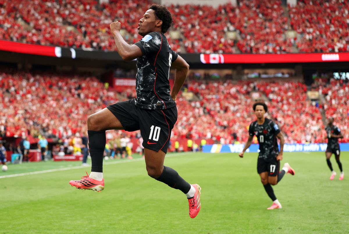 La mitad de los seis goles de su equipo los ha marcado Jonathan David. (Fran Santiago/AFP)