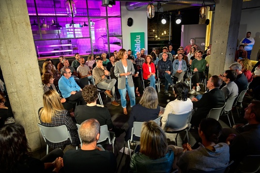 Nagore Alkorta, alcaldesa de Azpeitia, interviene en la presentación de las propuestas sobre vivienda de EH Bildu.