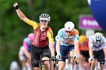 Alex Aranburu se lleva la tercera etapa de Bélgica y se enfunda el maillot de líder.