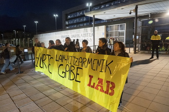 LAB sindikatuak Lakuan egindako protesta baten argazkia.