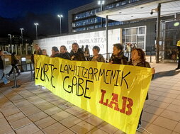 LAB sindikatuak Lakuan egindako protesta baten argazkia.