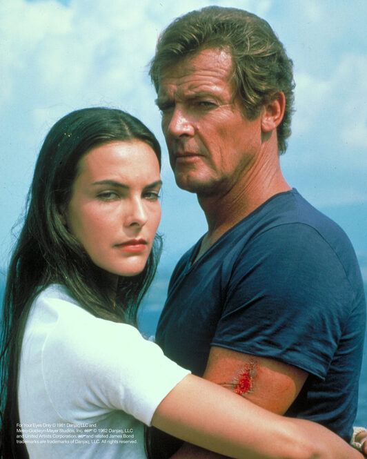 Carole Bouquet eta Roger Moore, filmean.