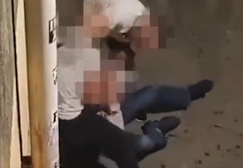Captura del vídeo difundido en su momento en Youtube, en el que las caras de los agresores fueron pixeladas.