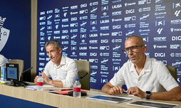 Patxi Puñal -en primer término- y Ángel Alcalde se encargaron de desglosar la novedades de la cantera rojilla.