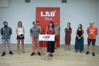 LABen prentsaurrekoa, Bilboko egoitzan, enplegu industrialaren suntsiketari buruz.