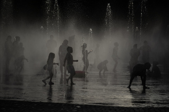 Agua para sobrellevar las temperaturas extremas que están asfixiando Europa.