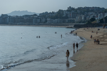 La playa de Ondarreta, a última hora de la tarde.