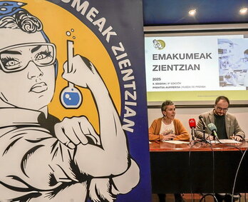 Emakumeak Zientzian jardunaldiko une bat.