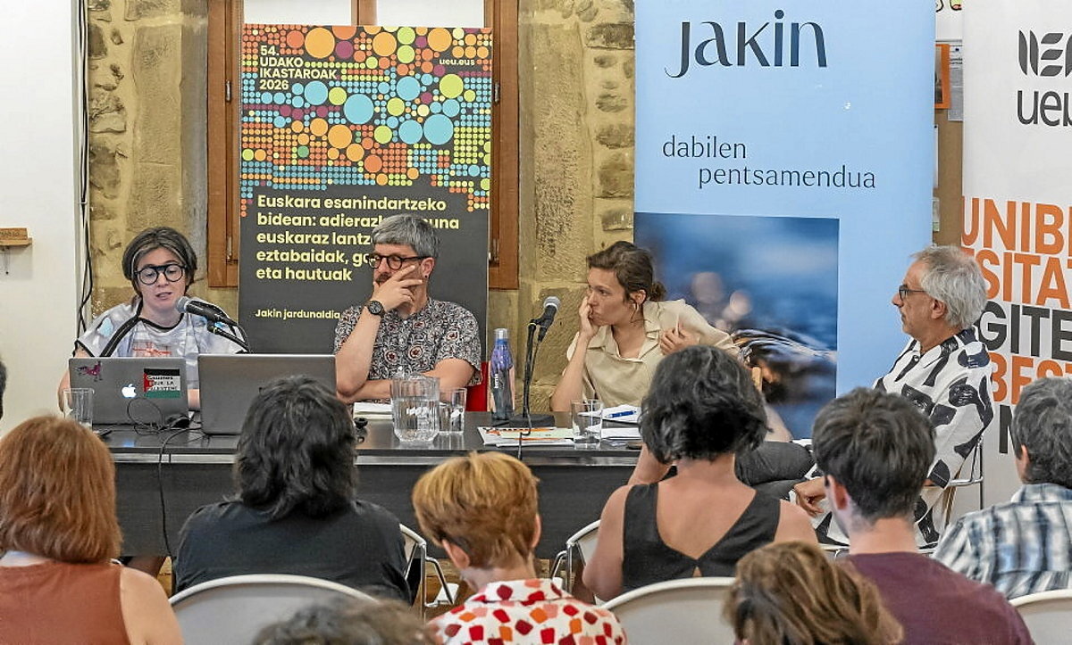 Mahai-inguruko beste ikuspegi bat. (Andoni CANELLADA / FOKU)