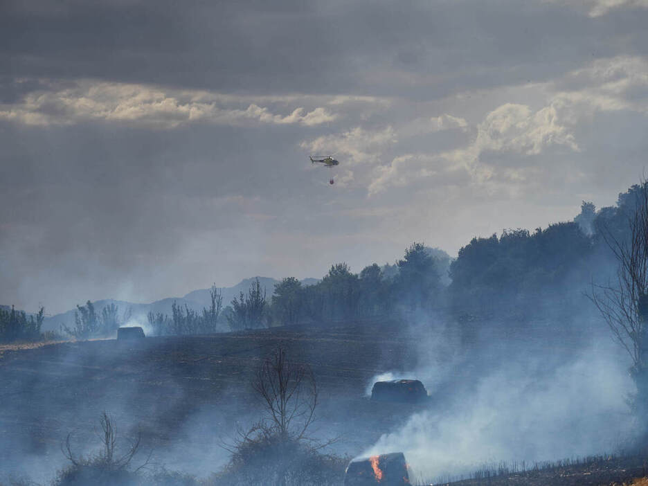 El humo envuelve el emblemático monte y se está dejando notar en toda Iruñea.