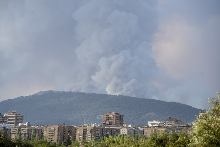 El incendio de Ezkaba ha alcanzado grandes dimensiones.