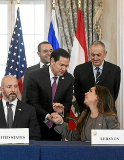 Rubio felicita a la embajadora libanesa, Nada Hamadeh.