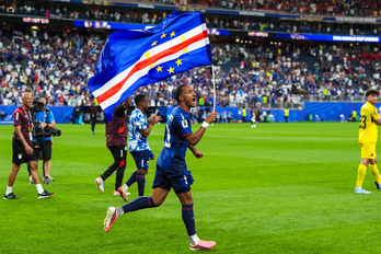 Livramento ondea la bandera de Cabo Verde tras elampate contra Arabia.